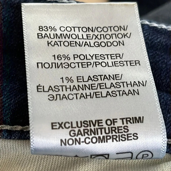 Silver Suki Mid Bermuda Dark Wash Shorts - Size 26 - Picture 9 of 10